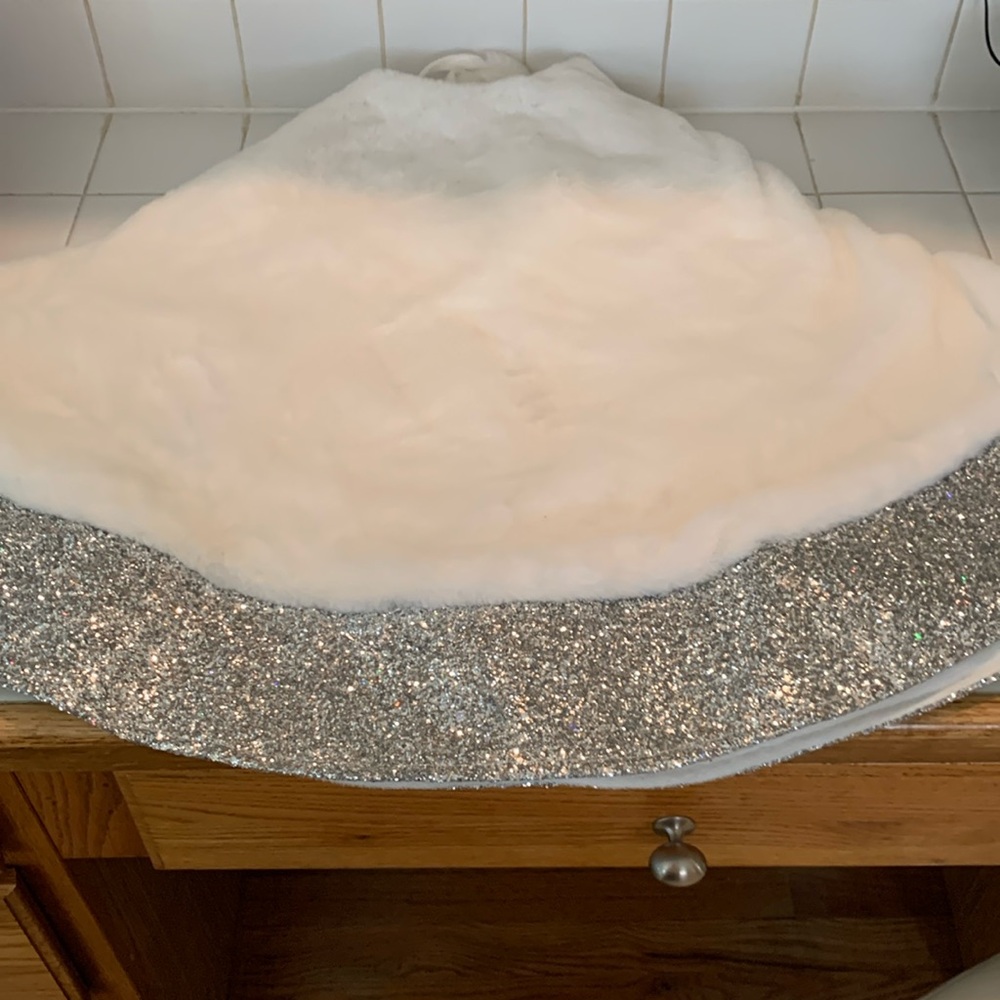Tree skirt